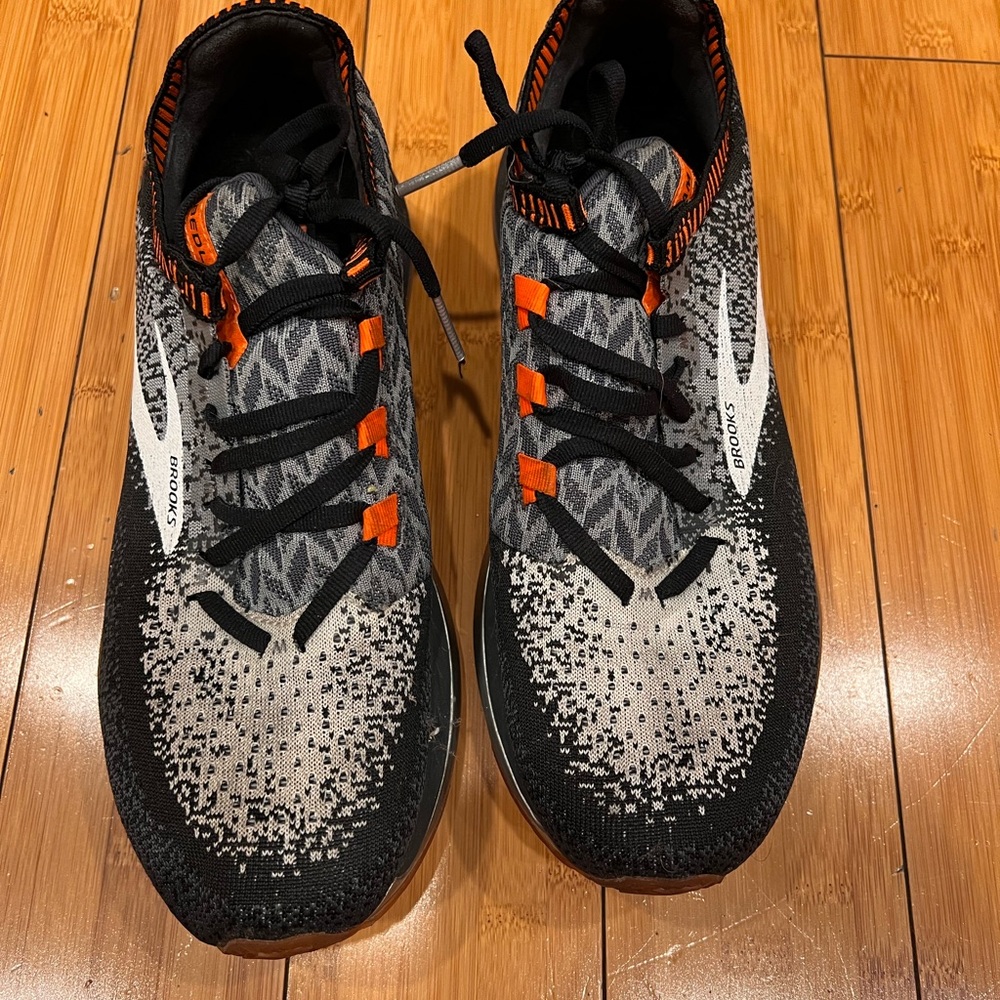 Brooks Running Shoe, size 9